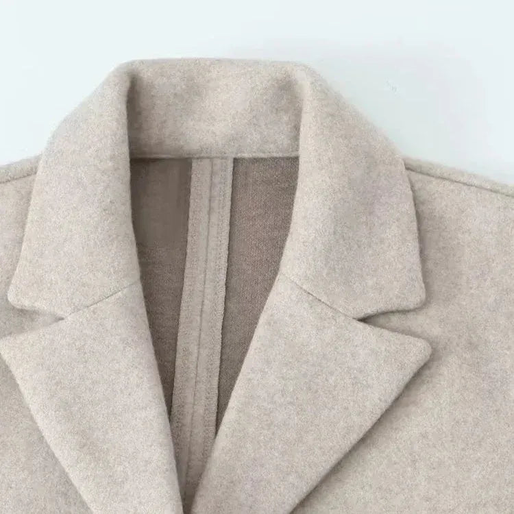 Warmer Herbstmantel für Damen im klassischen Stil (10)