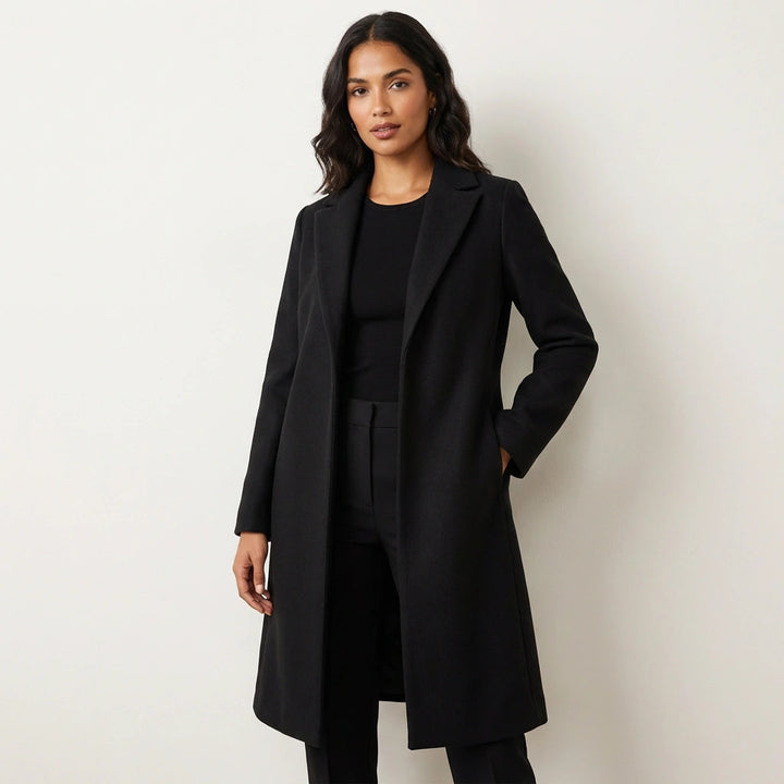 Warmer Herbstmantel für Damen im klassischen Stil in Schwarz