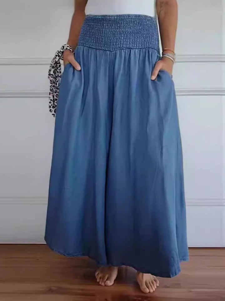 Weite Blumenhose für den Sommer in Dunkelblau