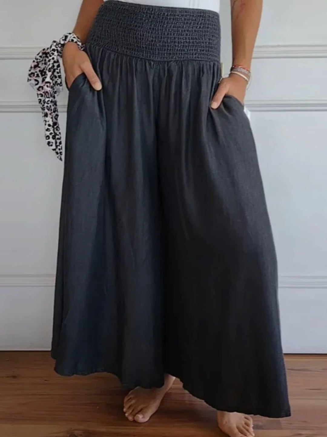 Weite Blumenhose für den Sommer in Schwarz